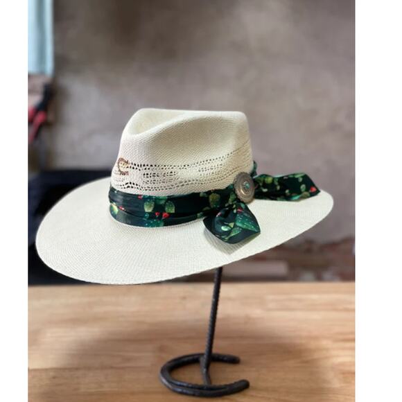 Charlie 1 Horse Accessories - Charlie 1 McKinney Hat Women's Natural  Horse Mojave Straw Hat Size M